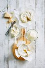 Camembert, mozzarella, mascarpone e parmigiano — Foto stock