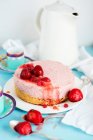 No-bake cheesecake with strawberries — Stock Photo