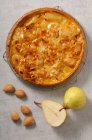 Грушевый пирог с миндалем — стоковое фото