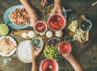 Feriado mesa de celebração com comida — Fotografia de Stock