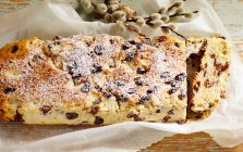 Easter bread made with cardamom, sultanas, lemon juice and candied lemon (Bremen, Northern Germany) — Stock Photo