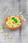 Mini gnocchi with fresh basil — Stock Photo