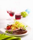Sliced braised beef with gravy served with vegetables tagliatelle — Stock Photo