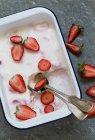 Tiramisu dessert in tin with fresh strawberries — Stock Photo