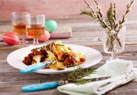Veal ragout with herbs and tagliatelle served on plate — Stock Photo