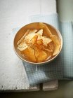 Batatas fritas em uma tigela — Fotografia de Stock