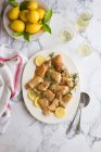 Pollo al limone con rosmarino — Foto stock