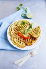 Waffles de coração com limão e coentro — Fotografia de Stock