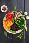 Tigela de Buda Vegan com legumes e cogumelos — Fotografia de Stock