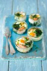 Fried eggs with spinach and salmon - foto de stock
