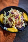 Ribbon noodles with pumpkin puree, red beetroot and red onions — Stock Photo