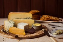 A cheese platter with butter and crackers — Fotografia de Stock
