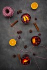Mulled wine with cranberries, cinnamon, orange slices and star anise — Stock Photo