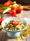 Salade de bulgur de tomate arabe aux concombres et menthe — Photo de stock
