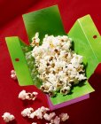 Close-up shot of Popcorn in a cardboard box — Fotografia de Stock