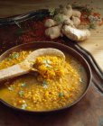 Red lentil curry with coriander and ginger (India) — Stock Photo