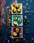 Primer plano de delicioso sushi vegetal vegano - foto de stock
