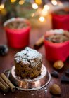 Primer plano de deliciosas magdalenas de canela de chocolate - foto de stock