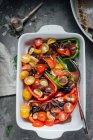 Stuffed paprika with tomatoes, garlic and olives — Stock Photo