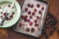 Домашнє малинове варення з ягодами та малиною — стокове фото