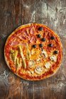 Nahaufnahme der leckeren Pizza Four Seasons — Stockfoto
