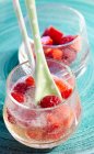 Fruit punch with ginger ale, strawberries and raspberries — Stock Photo