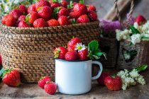 Strawberries on the table — Stock Photo