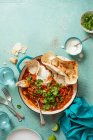 Bean chilli with tomatoes, peppers, garlic and smoked paprika, sour cream, coriander and flatbreads — Stock Photo