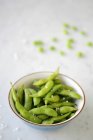 Fresh green and yellow peas. top view — Stock Photo