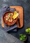 Prawn and tomato stew with plantain chips — Stock Photo