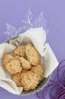 Biscoitos de aveia sem glúten em papel manteiga — Fotografia de Stock