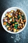Fried potatoes with spinach, salsiccia and feta cheese - foto de stock