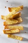 Nahaufnahme eines leckeren und frisch gebackenen Brotes — Stockfoto