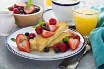 Baked french toast with cream cheese filling and fresh berries — Stock Photo