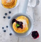 Blueberry pancakes with icing sugar — Stock Photo
