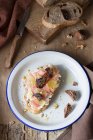 Baked bread with ham and figs — Stock Photo