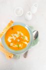 Carrots and fennel roasted soup with focaccia — Stock Photo