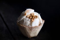 Coconut ice cream served in a coconut shell — Stock Photo