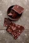 Chocolate con sal del Himalaya - foto de stock