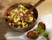Couscous and chickpea salad with fried mini artichokes — Stock Photo