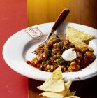 Vegetarian chili con carne made with green corn and tortilla chips — Foto stock