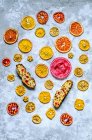 Christmas pattern made from pieces of stollen, citrus chips and a Christmas label — Stock Photo