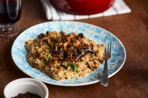 Gros plan de délicieux risotto aux champignons — Photo de stock