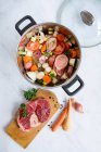 Ingrédients pour bouillon de viande — Photo de stock