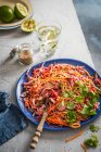 Red and white cabbage crunchy salad with sesame seeds — Stock Photo