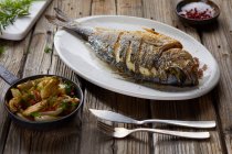Fried sea bream with fennel vegetables — Stock Photo