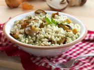 Bulgur with mushrooms, spices and coriander leaf — Stock Photo