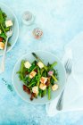 Asparagus salad peas flat beans thyme chives sun-dried tomatoes and paprika feta cheese — Photo de stock