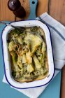 Broccoli con salsa di formaggio — Foto stock