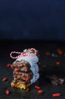 Пшоняні батончики з шоколадними горіхами та фруктами годзі — стокове фото